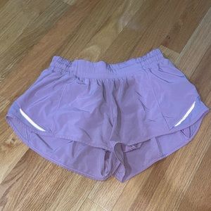 Luluelemon Hotty Hot Low-Rise Lined Short 2.5"